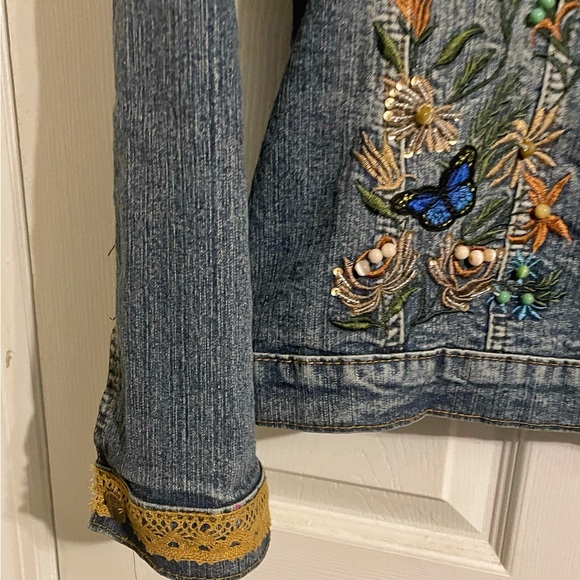 Painted beaded patched jean jacket - Picture 4 of 6
